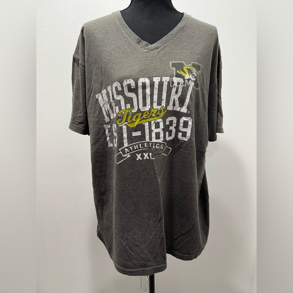 J. America Vintage Mizzou Tigers XLarge VNeck Tee